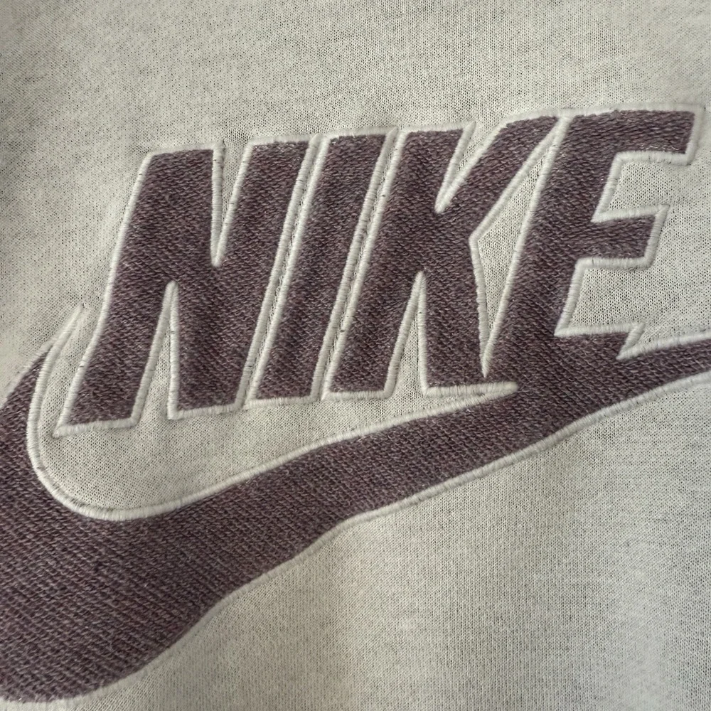 Nike WM‎ Small Lt Grey Sweatshirt W/purple Nike Logo, MoveToZero Collection Cozy